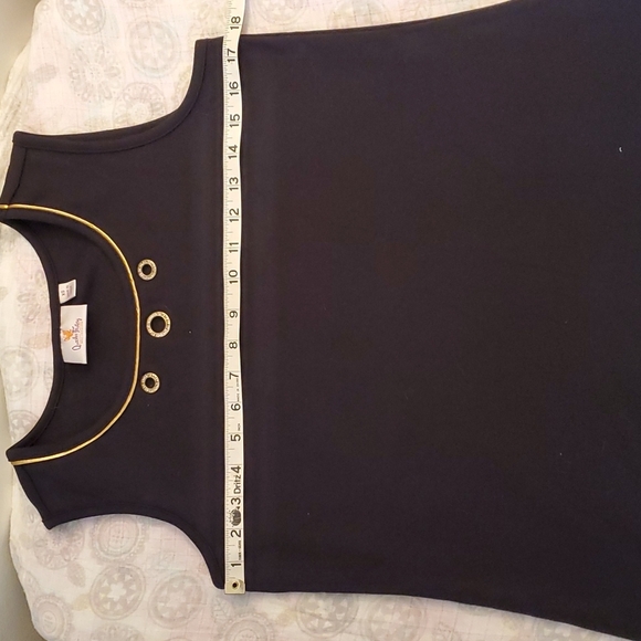 Vintagey Quaker factory Tank - Picture 3 of 5